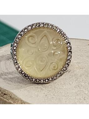 9 Lia Sophia Sugar Bloom lucite ring silver-toned crystal halo